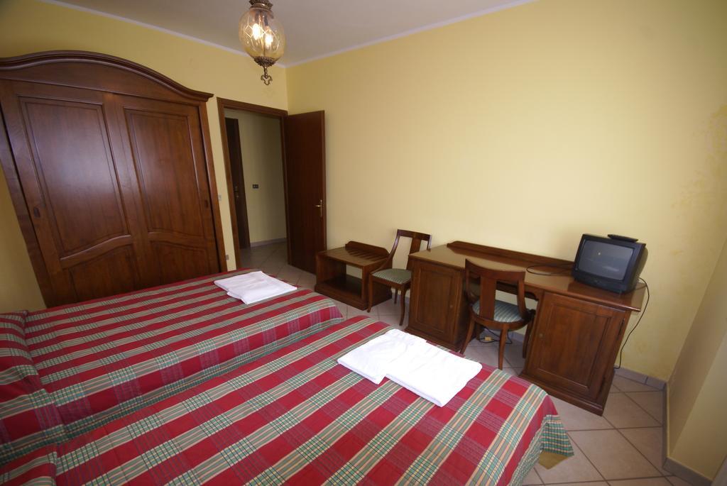 Hotel Londra Acceglio Δωμάτιο φωτογραφία