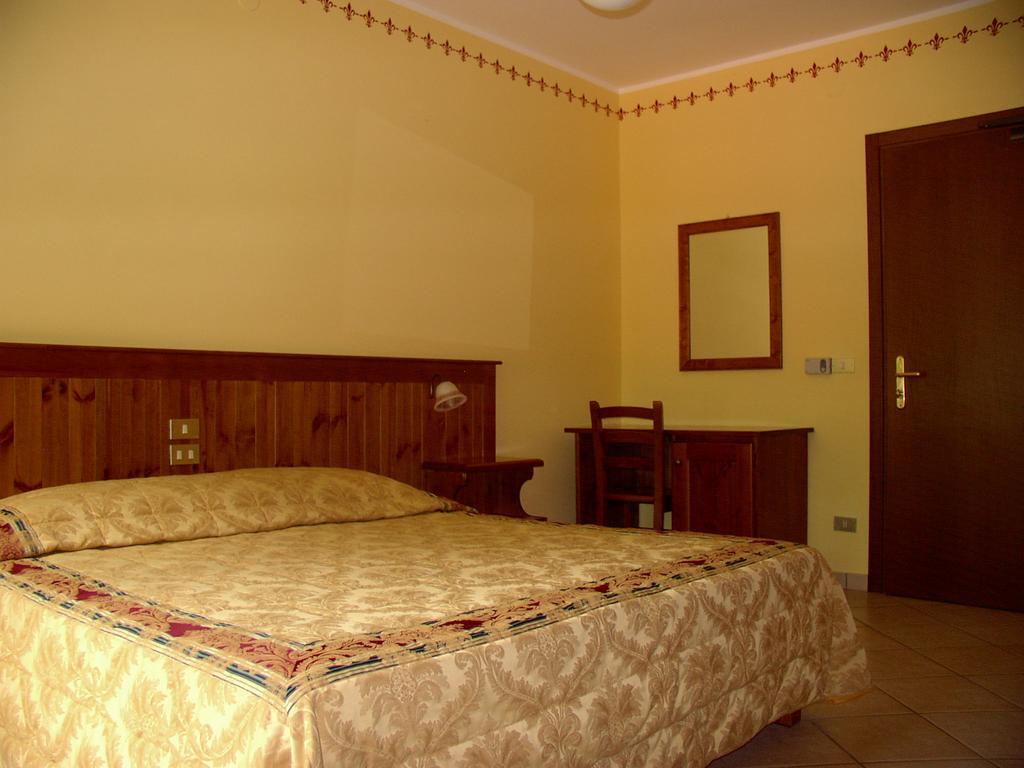Hotel Londra Acceglio Εξωτερικό φωτογραφία