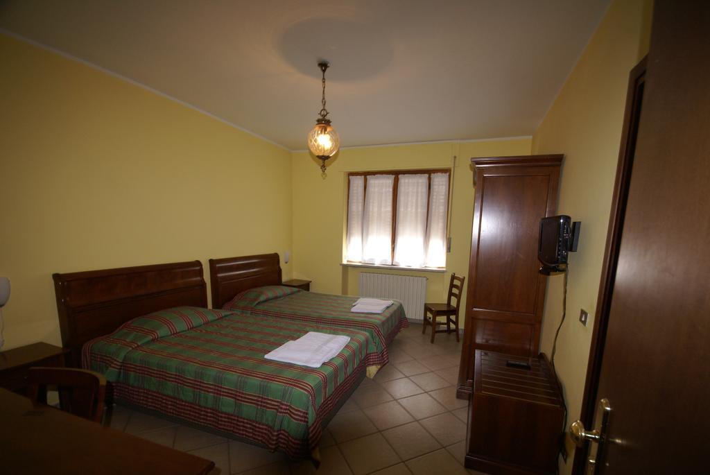 Hotel Londra Acceglio Εξωτερικό φωτογραφία