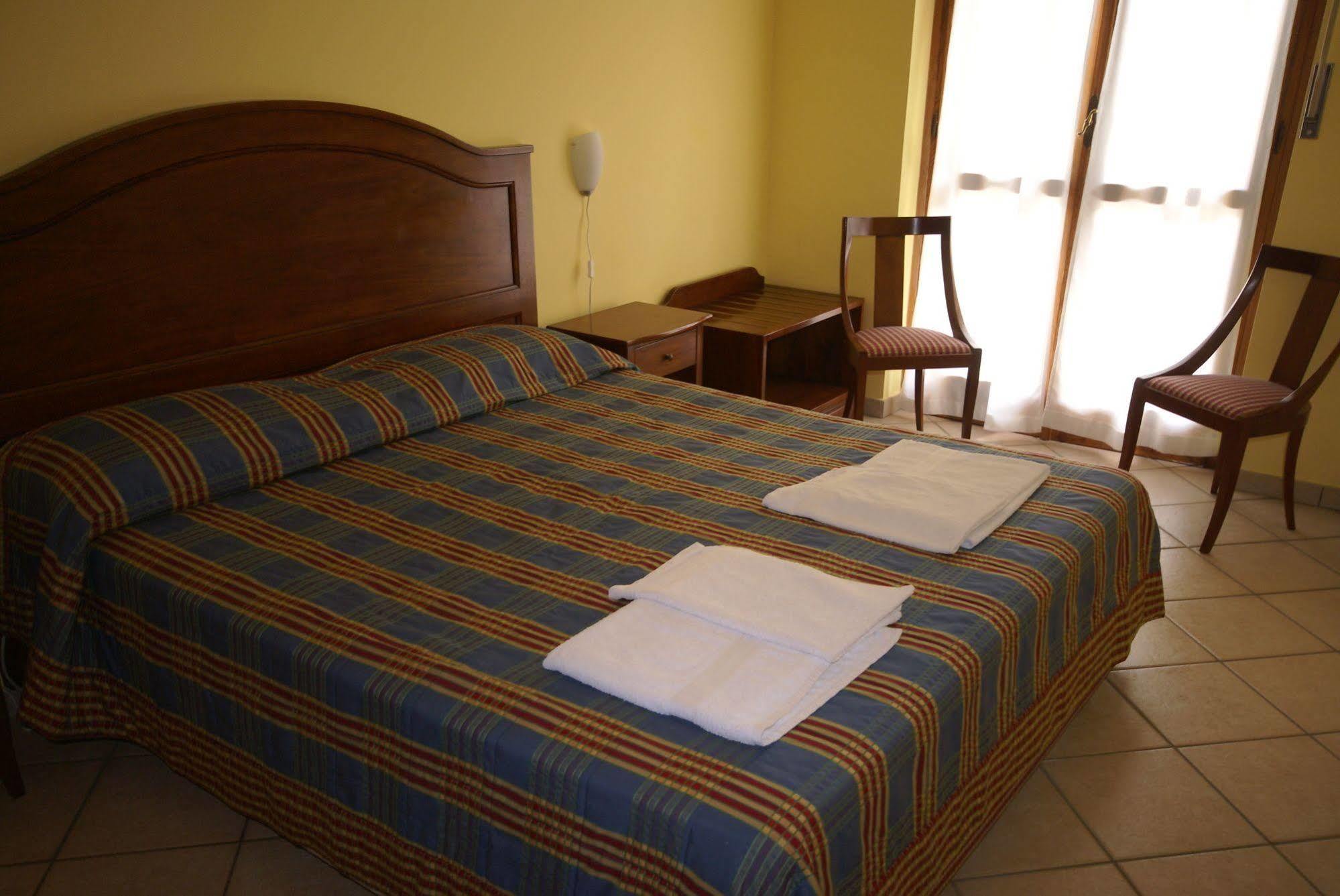 Hotel Londra Acceglio Εξωτερικό φωτογραφία